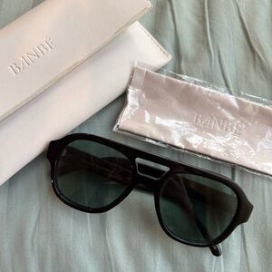 BANBE NEVER WORN Black Sunglasses